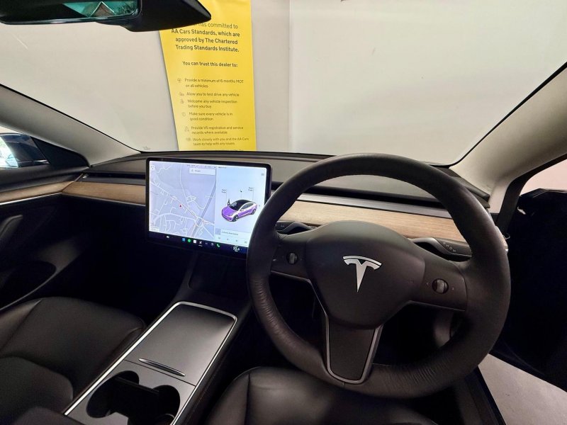 TESLA MODEL 3