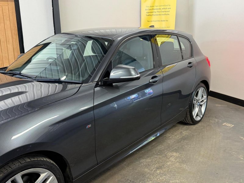 BMW 1 SERIES