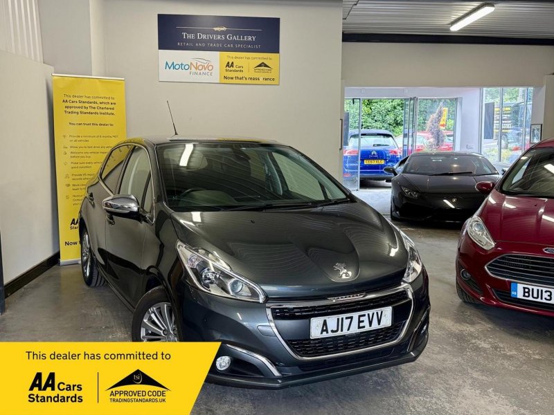 PEUGEOT 208