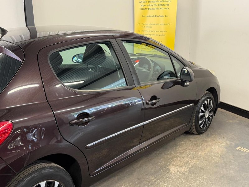 PEUGEOT 207